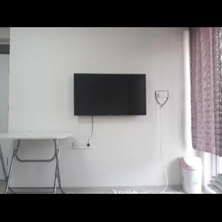 We Live In The Same House :) * בורסה